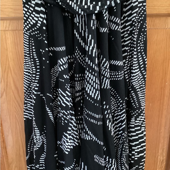 Kenneth Cole Reaction midi dress size M. Black and white geometric-like print. - Picture 5 of 7